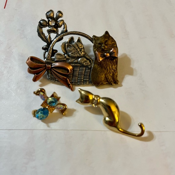 Source Unknown Jewelry - Vintage Cat Brooch Set with Basket, Bows, Angel